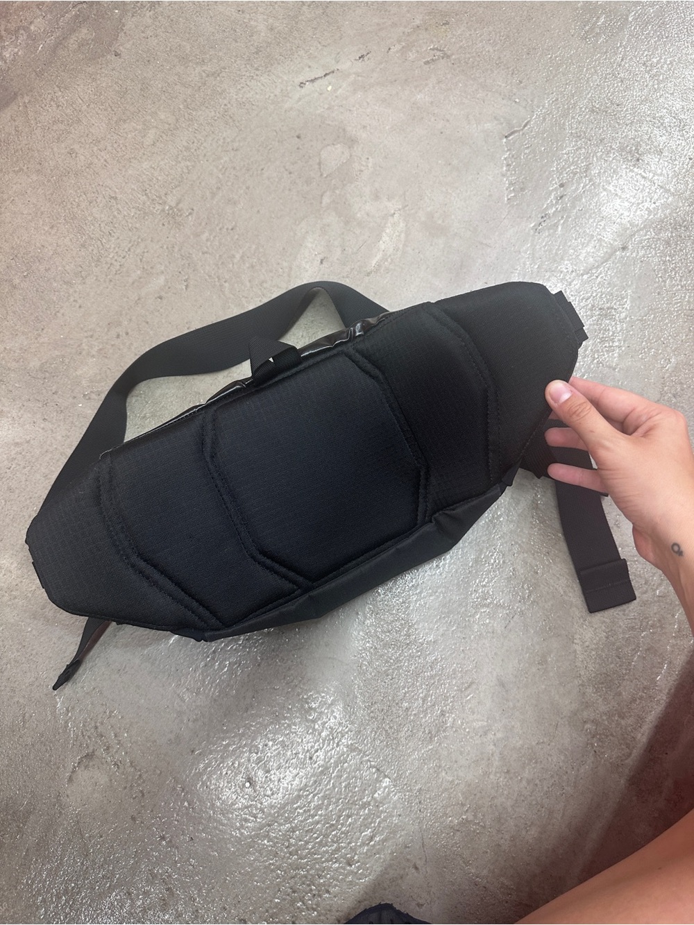 Patagonia Black Belt Pack with Gloss Logo - Picture 4 of 5